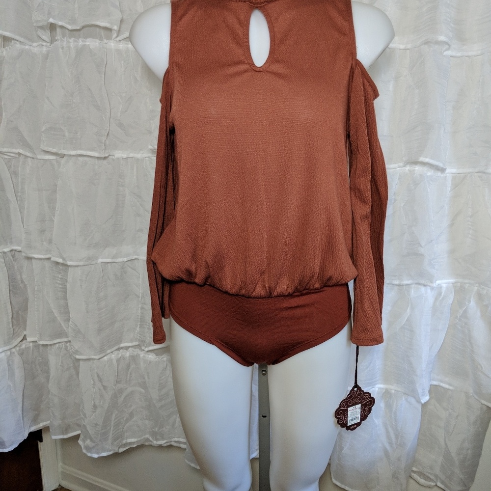 NWT High Neck Cold Shoulder Bell Sleeve Bodysuit - Picture 6 of 7